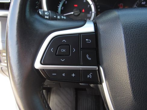 Used 2023 Toyota Highlander XSE FWD image 26