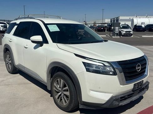 Used 2022 Nissan Pathfinder SL FWD image 2