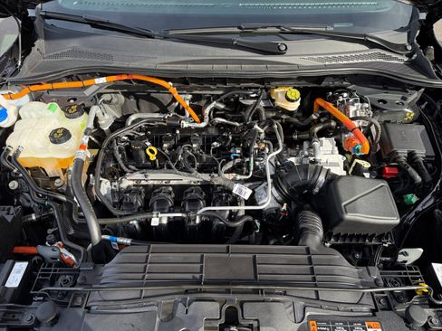 Certified 2025 Ford Escape ST-Line w/ Equipment Group 301A image 20