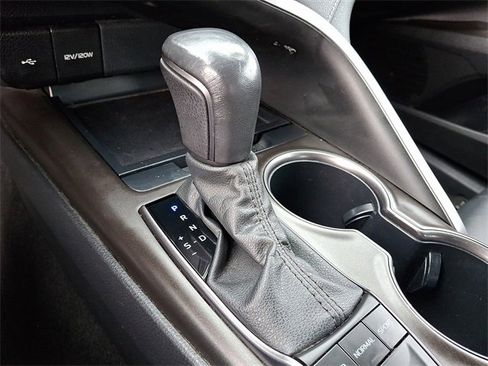 Used 2023 Toyota Camry SE image 14