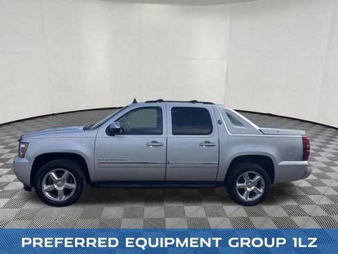 Used 2013 Chevrolet Avalanche LTZ AWD/4WD image 7