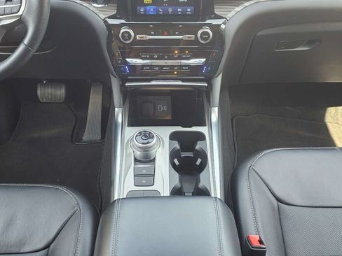 Used 2023 Ford Explorer Limited w/ Limited Technology Package RWD image 20