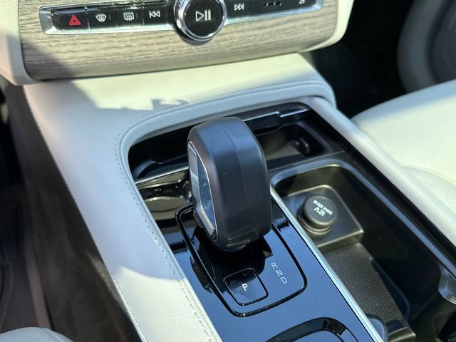Certified 2023 Volvo XC90 B6 Plus w/ Protection Package AWD/4WD image 17