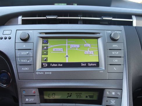 Used 2015 Toyota Prius Prime Plug-In Hybrid FWD image 28