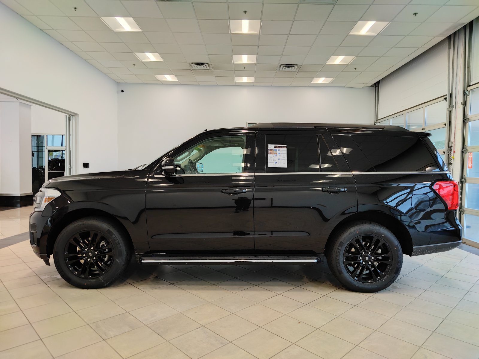 Used 2023 Ford Expedition XLT AWD/4WD image 6