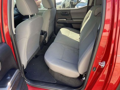 Used 2022 Toyota Tacoma SR5 RWD image 11