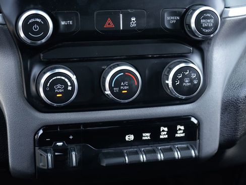 Used 2024 RAM 2500 Big Horn AWD/4WD image 30