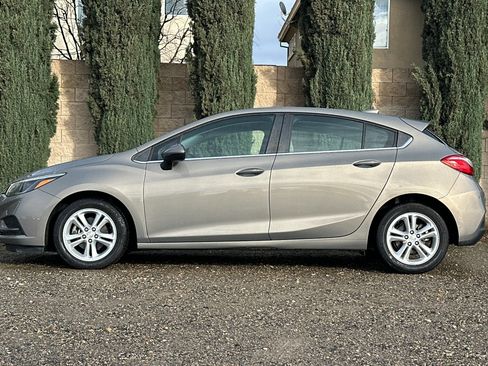 Used 2017 Chevrolet Cruze LT w/ Convenience Package image 7