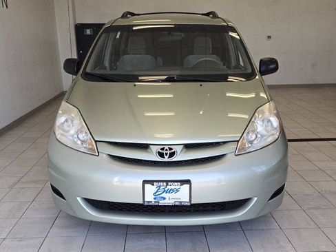 Used 2010 Toyota Sienna CE image 2