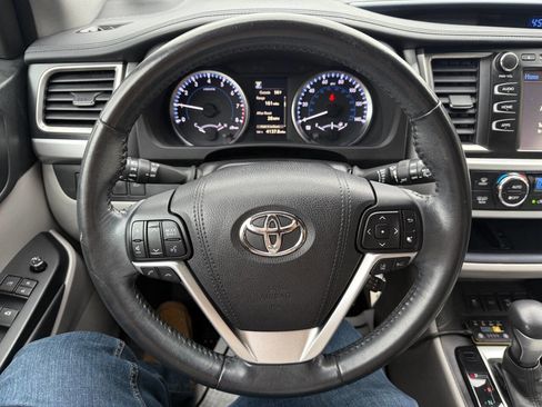 Used 2017 Toyota Highlander Plus image 13