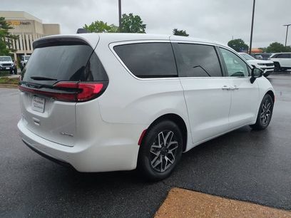 New 2027 Chrysler Pacifica Limited