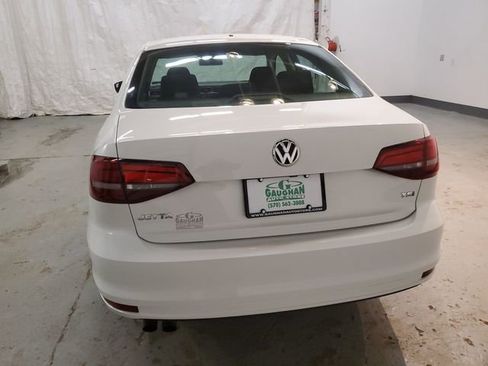 Used 2017 Volkswagen Jetta S image 6