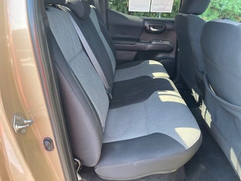 Used 2020 Toyota Tacoma TRD Sport w/ Technology Package AWD/4WD image 18