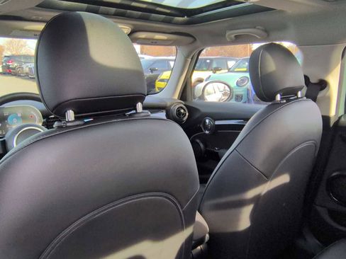 Certified 2023 MINI Cooper 4-Door Hardtop w/ Multitone Edition image 19