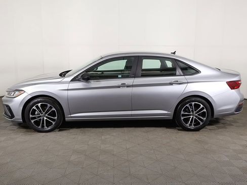 Used 2025 Volkswagen Jetta Sport image 16