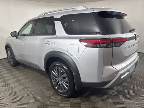 Used 2025 Nissan Pathfinder SL w/ SL Premium Package image 7