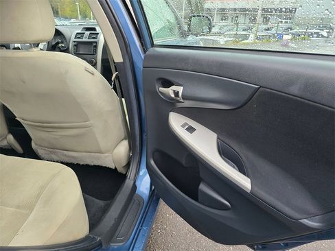 Used 2013 Toyota Corolla LE image 14