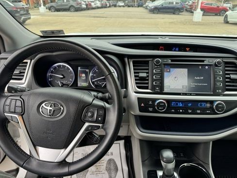 Used 2019 Toyota Highlander Limited image 15