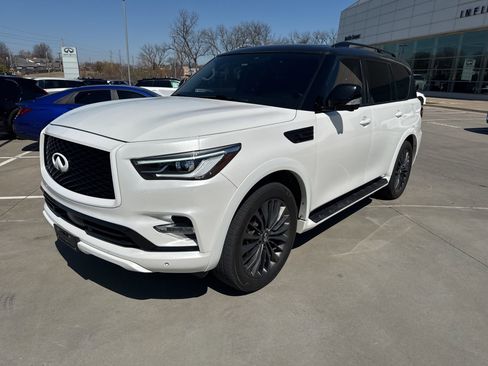 Certified 2021 INFINITI QX80 Luxe w/ All-Season Package image 2