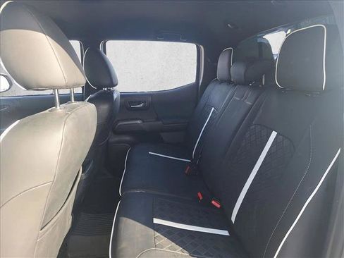 Used 2019 Toyota Tacoma TRD Sport image 15