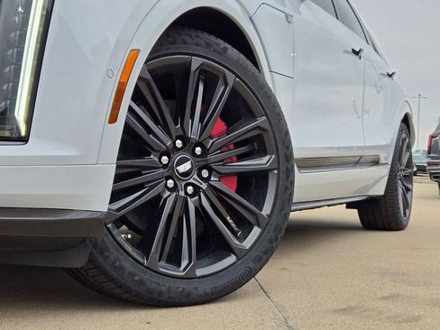 New 2026 Cadillac Lyriq V w/ Exterior Carbon Fiber Package image 8