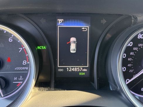 Used 2018 Toyota Camry LE w/ Convenience Package FWD image 24