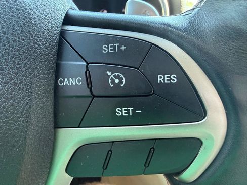 Used 2015 Jeep Grand Cherokee Limited w/ Luxury Group II AWD/4WD image 13