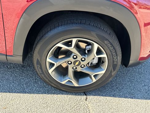 Used 2025 Chevrolet Trax LT w/ LT Convenience Package image 12