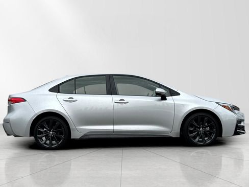 Used 2025 Toyota Corolla SE image 3