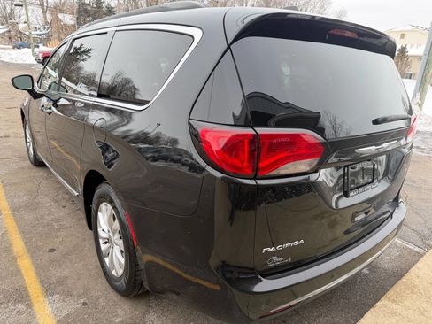 Used 2017 Chrysler Pacifica Touring-L image 5