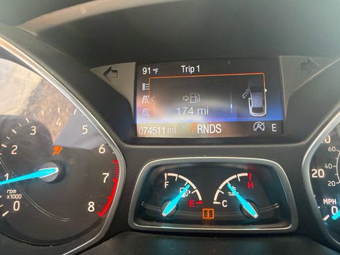 Used 2019 Ford Escape SE FWD image 5