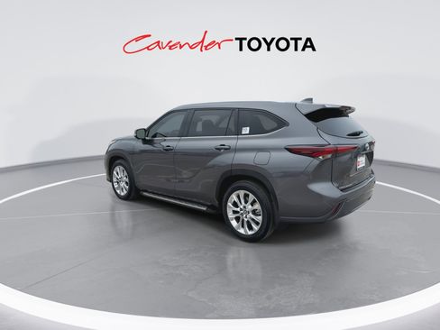 Used 2024 Toyota Highlander Limited image 6