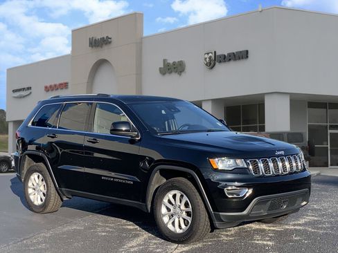Used 2021 Jeep Grand Cherokee Laredo X image 1