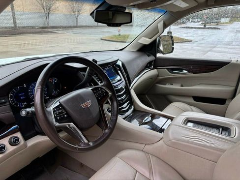 Used 2016 Cadillac Escalade Luxury image 10