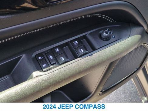 Used 2024 Jeep Compass Latitude w/ Altitude Special Edition AWD/4WD image 13