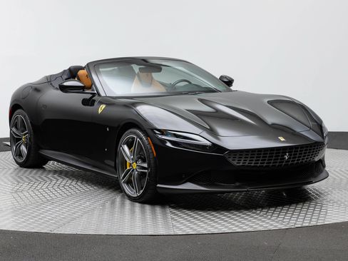 Certified 2025 Ferrari Roma Spider RWD image 11