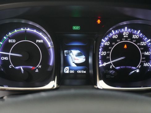 Used 2013 Toyota Avalon Limited w/ Technology Pkg FWD image 18