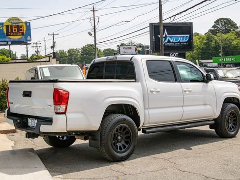 Used 2017 Toyota Tacoma SR w/ Tow Package AWD/4WD image 4