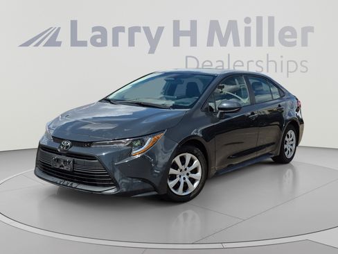 Used 2025 Toyota Corolla LE FWD image 1