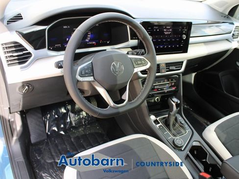 Certified 2025 Volkswagen Taos SE AWD/4WD image 8