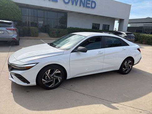 Used 2025 Hyundai Elantra Sport FWD image 1
