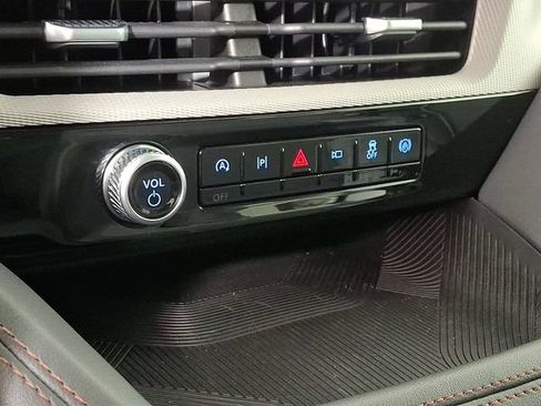 Used 2025 Ford Explorer Active w/ Active Comfort Package AWD/4WD image 17