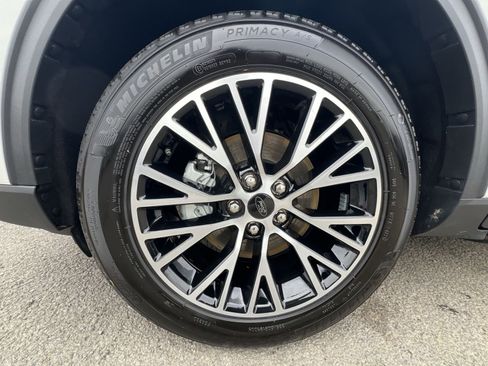 Used 2025 Ford Escape SE w/ PHEV Premium Package image 12