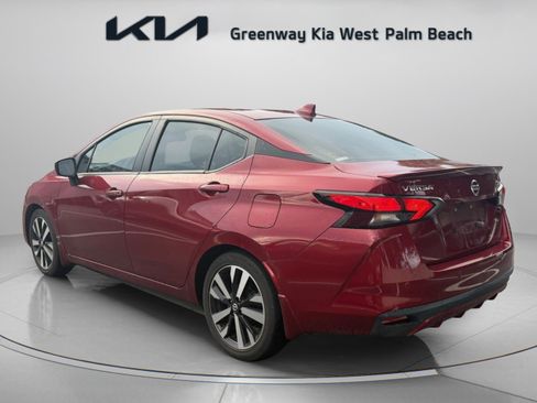 Used 2022 Nissan Versa SR FWD image 5