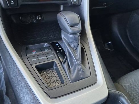 Used 2025 Toyota RAV4 XLE FWD image 22