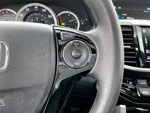 Used 2017 Honda Accord EX image 12