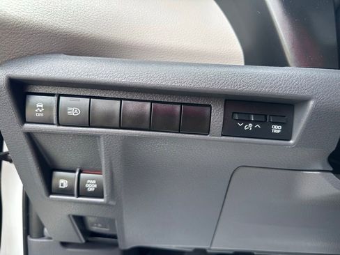 Used 2021 Toyota Sienna LE FWD image 14