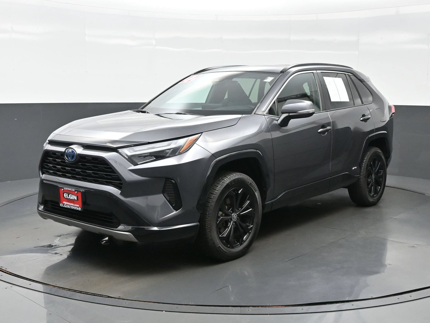 Used 2022 Toyota RAV4 SE w/ Convenience Package AWD/4WD image 2