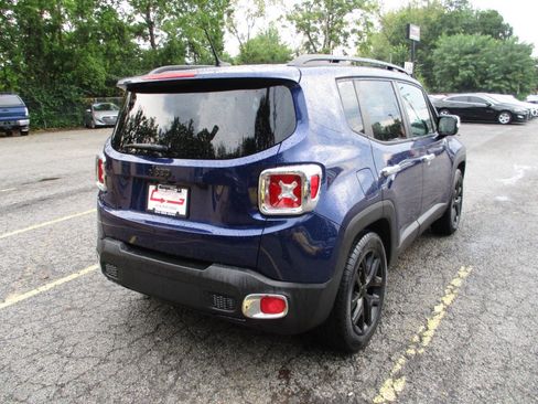 Used 2017 Jeep Renegade Altitude FWD image 3