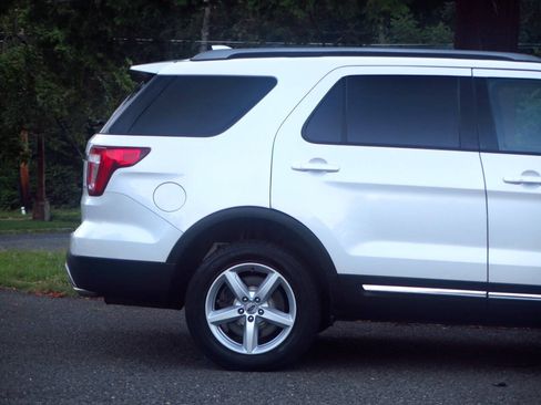 Used 2016 Ford Explorer XLT w/ Equipment Group 202A AWD/4WD image 25